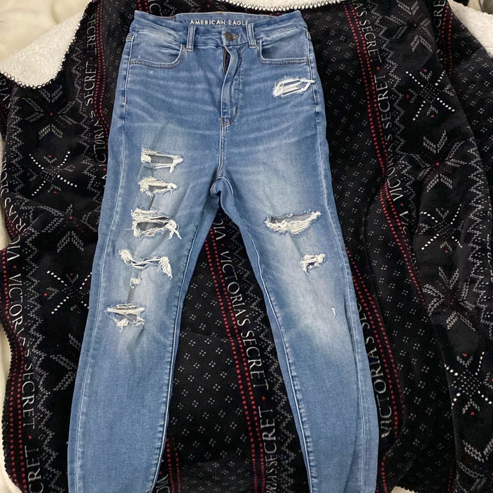 AMERICAN EAGLE JEANS